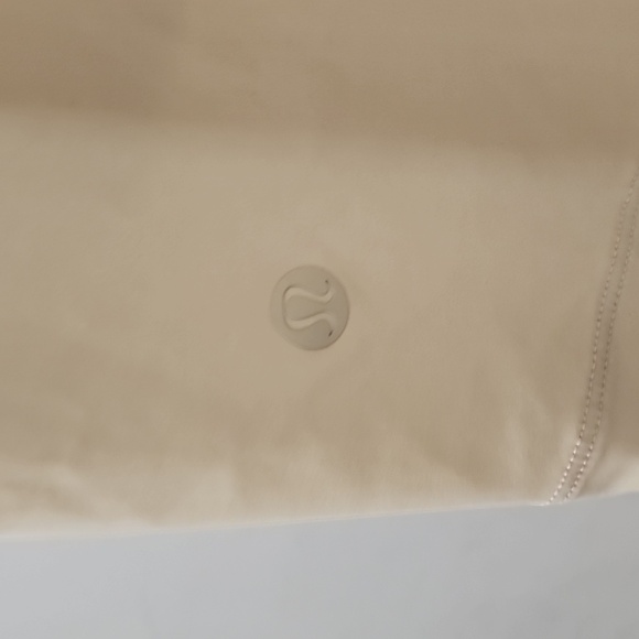 Lululemon Lightweight High-Neck Romper in Prosecco NWT - Picture 3 of 5